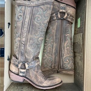 LIBERTY Black Distressed Tan Heeled Boots